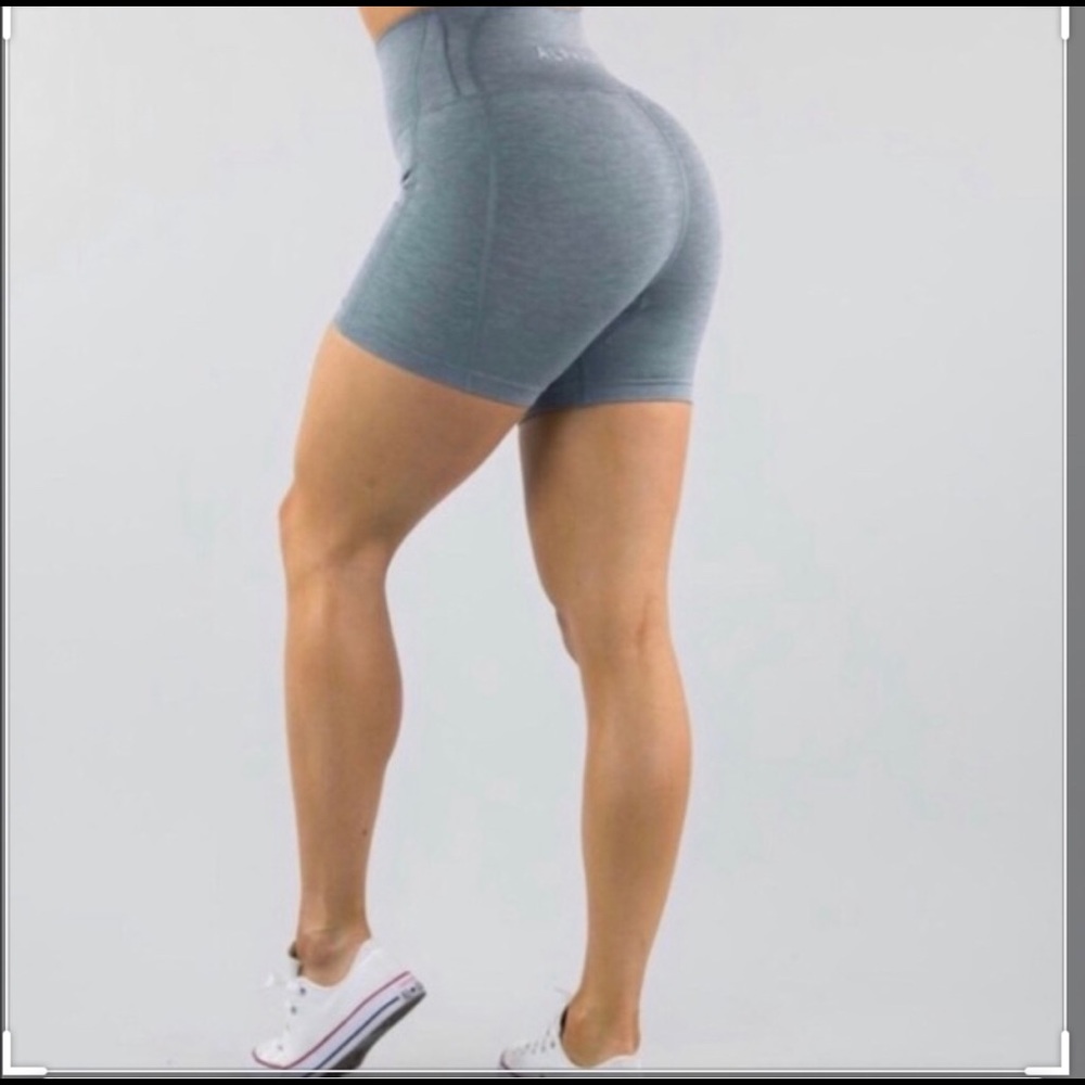Alphalete Revival Shorts in Light Grey